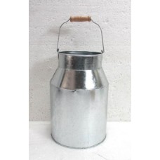 Vas metalic cu maner din lemn